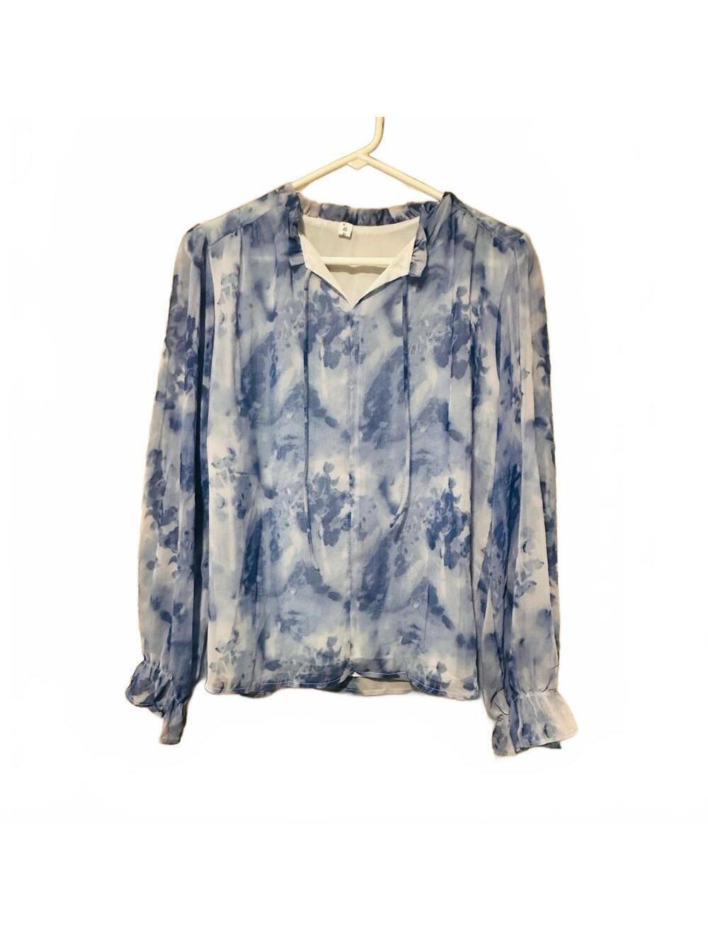 Cloud like patterned soft blouse